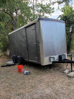 Enclosed trailer