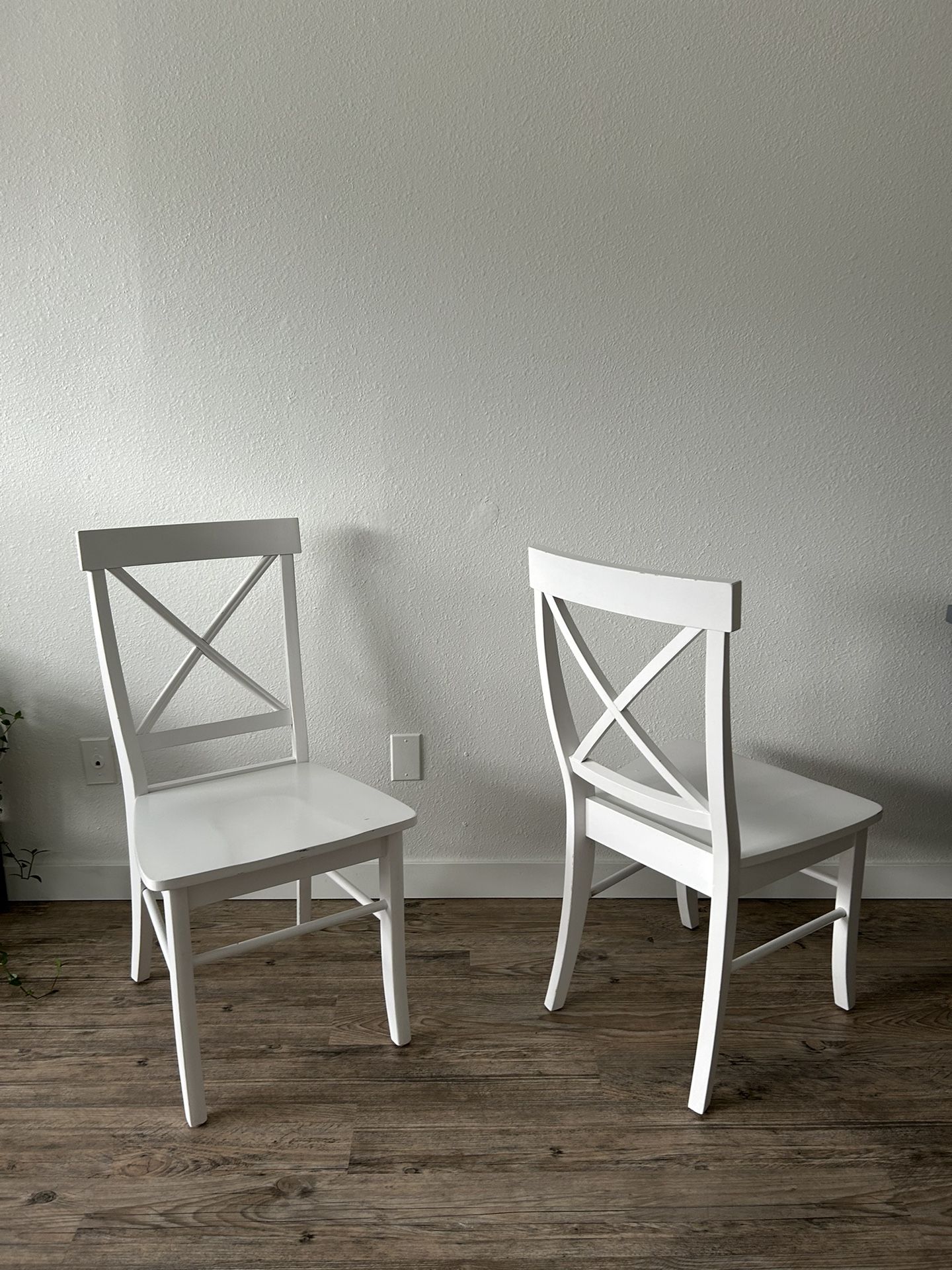 White Dinning Chairs (x2)