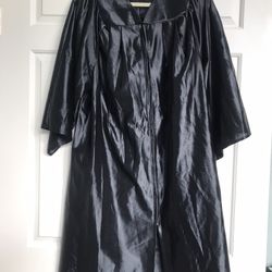 Oak Hall Graduation Cap & Gown, 4’9” - 4’11”