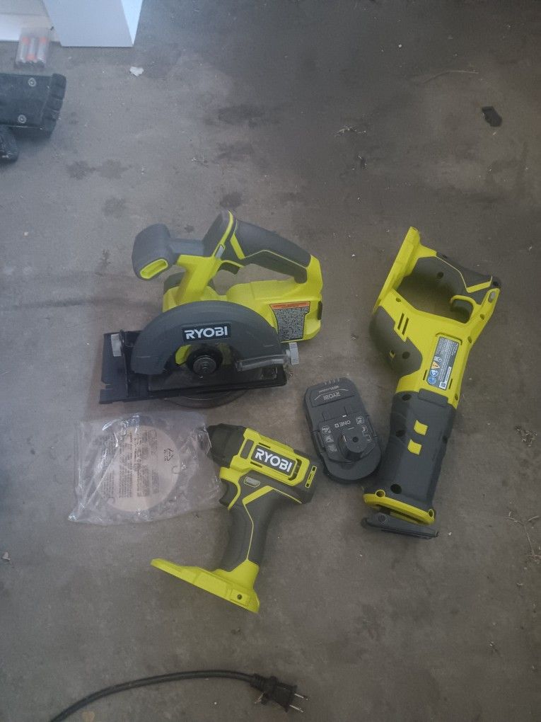 Saw Saw,circular Saw ,Drill And Manual  + Battery 