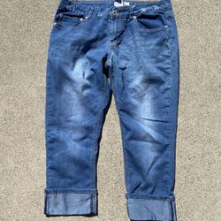 Like New Juniors Stretchy Capris