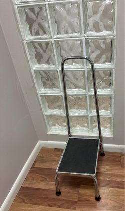 Chrome Step Stool with Safety Handle – Heavy‑Duty