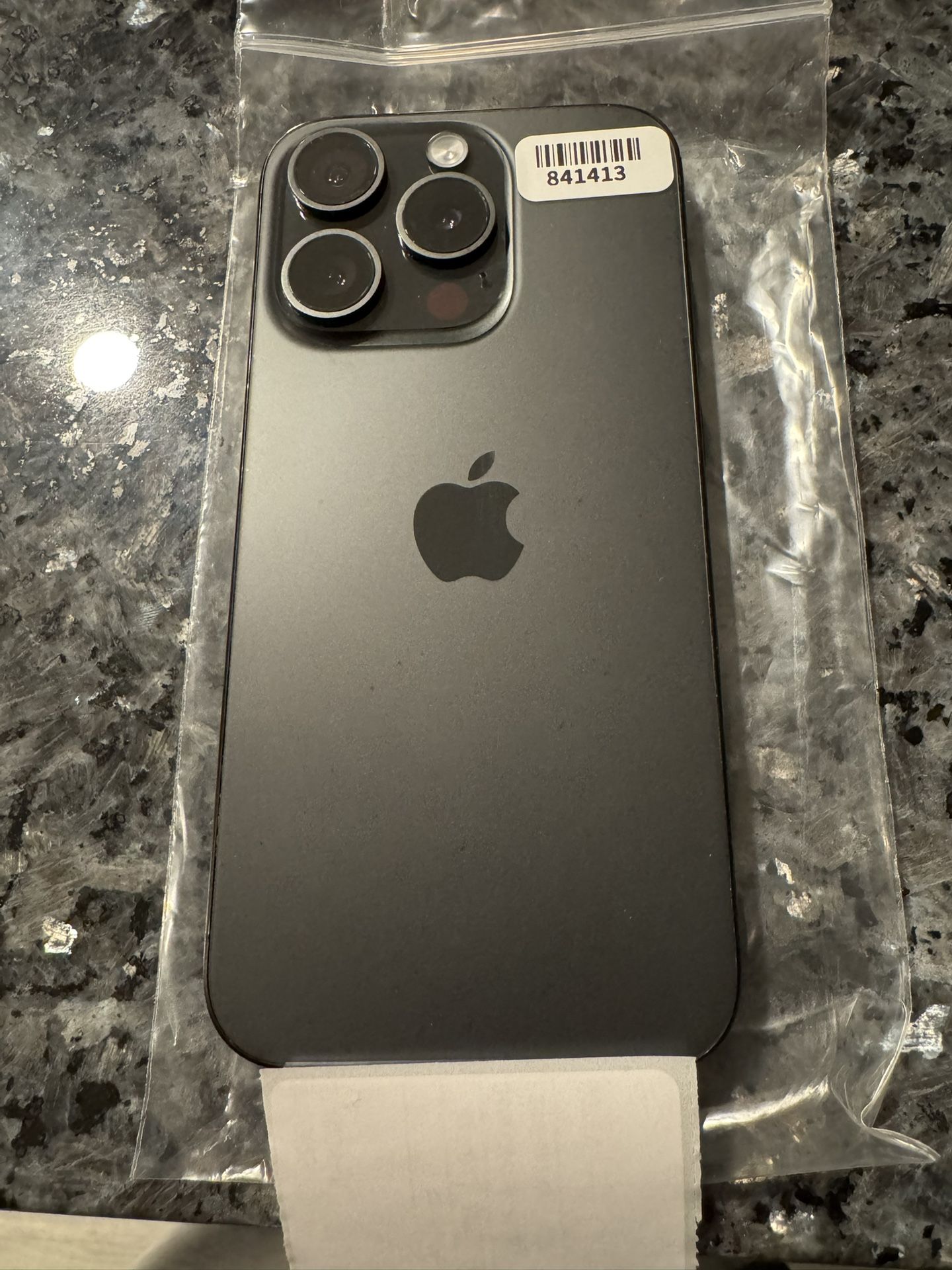 Unlocked Apple 🍏 iPhone 15 Pro (Black) 256GB - Great Condition 