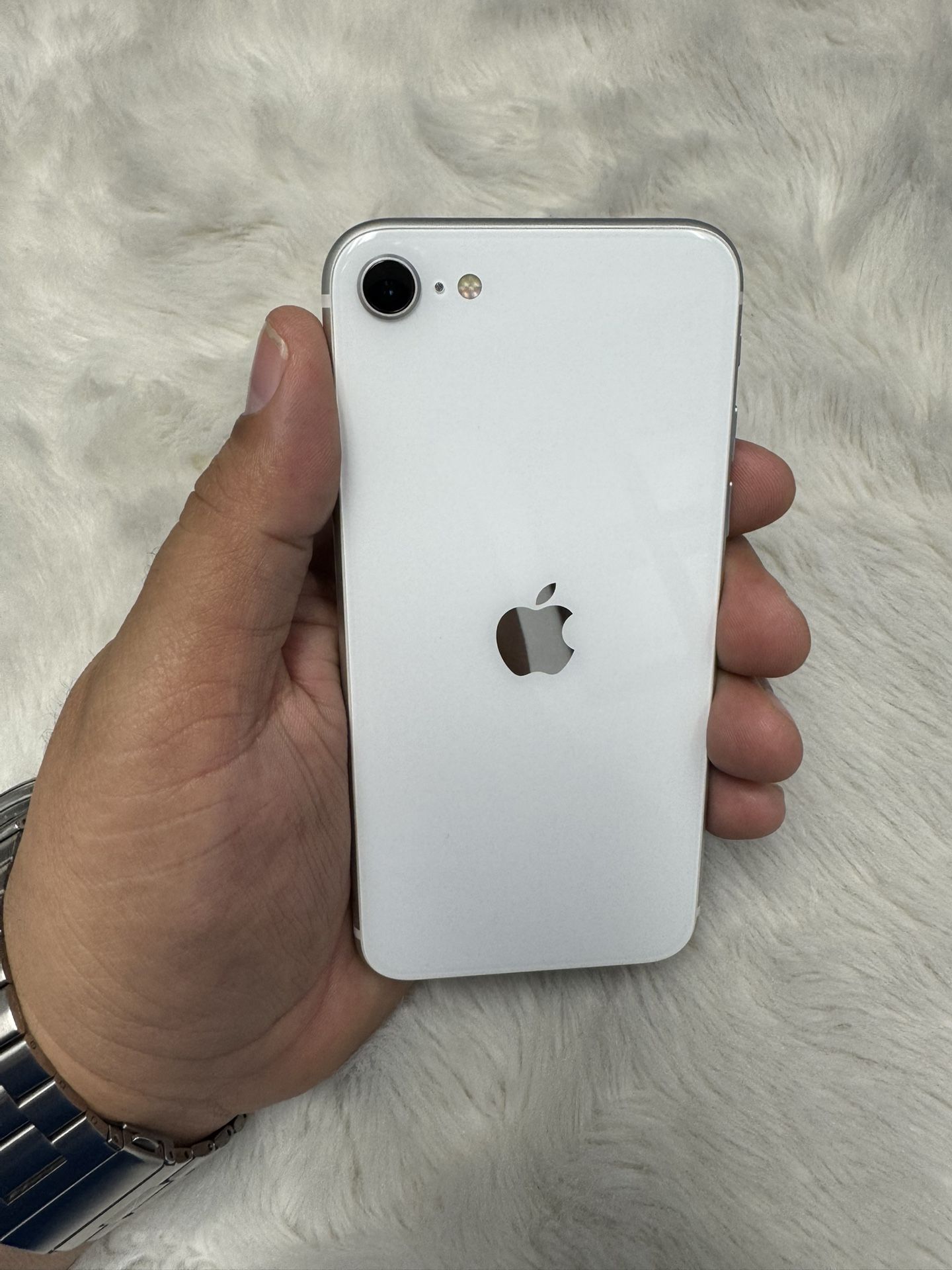 Apple iPhone SE 64GB Unlocked $150