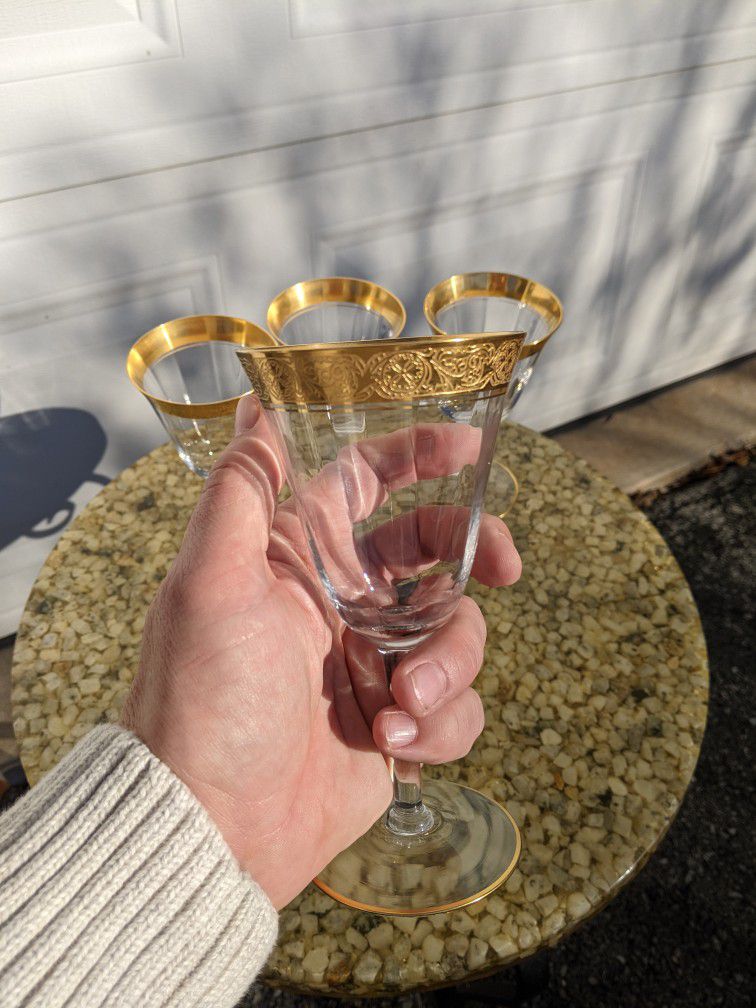 Set Of 4 Vintage Gold Rimmed Wine Glasses