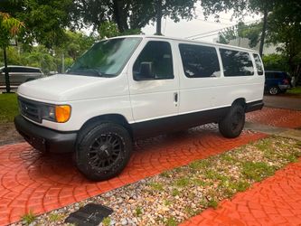 2006 Ford E-Series E-350 Super Duty XLT Extended Passenger