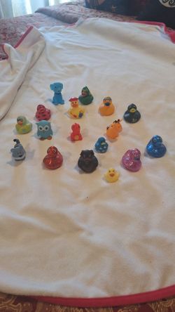 17 Rubber  ducks for $10