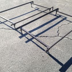 Preciosa Base De Metal Para Cama Twin Size $30