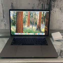 2019/2020 Apple MacBook Pro 15” 2.4Ghz 8 Core i9  / 16GB RAM + 512GB SSD / AMD Radeon Pro