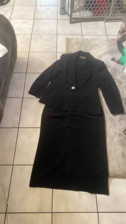 Skirt suit