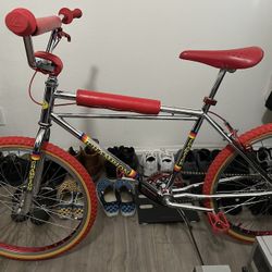 Old BMX 1982' Champion 24" Survivor , Bullseye Hubs , Araya 7x , Gt Bars , Shot Gun Seat , Graphite Pedals