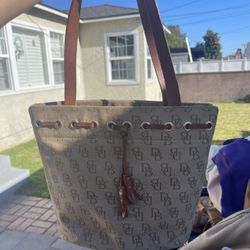 Dooney And Bourke Preowned 