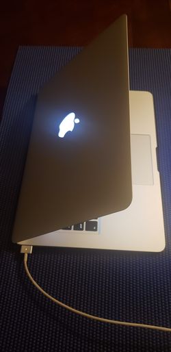 2014 MACBOOK AIR 13-INCH - INTEL I5 - 4 GB - 120 GB FLASH HD - MINT CONDITION - LOW BATTERY CYCLE COUNT