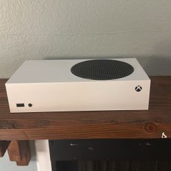 Xbox Series S – Powers On | HDMI needs Repair| Controller Included