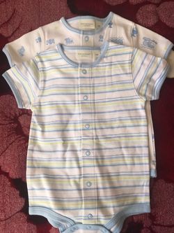 New Baby onesies bodysuit. Pick up only. $3.