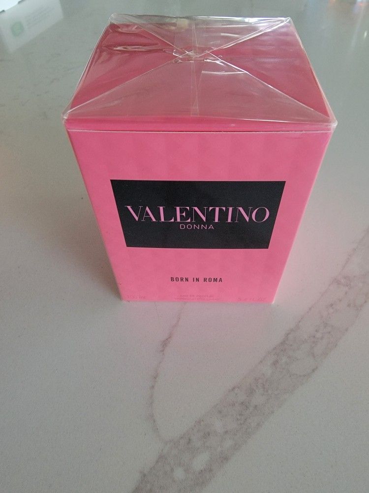 Valentino Donna Born In Roma