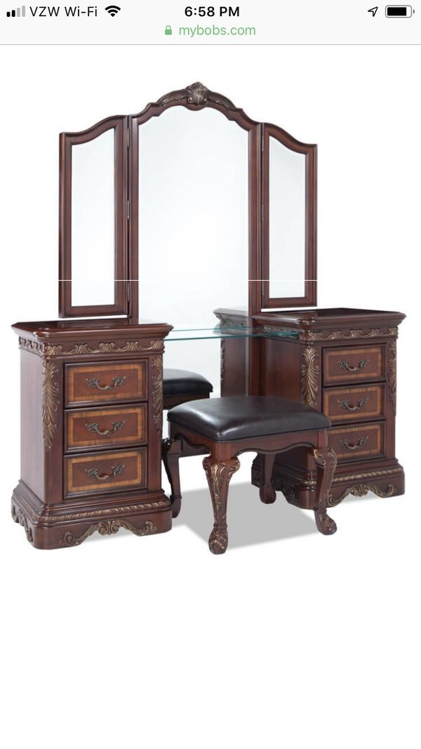 Women’s Majestic vanity set from Bobs Discount Furniture for Sale in