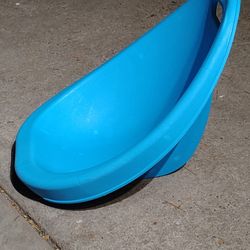 Rocking Kids Plastic Scoop Floor Chair