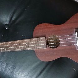 Makala Baritone Ukelele Mahogany Large Scale Ukelale Hawaii Luau Costume Music Guitar Chldren