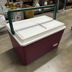 Vintage Igloo Picnic Basket Cooler Box Good Condition 