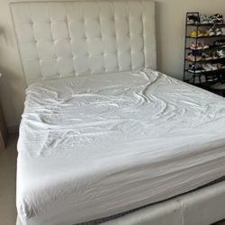 White BEDFRAME 