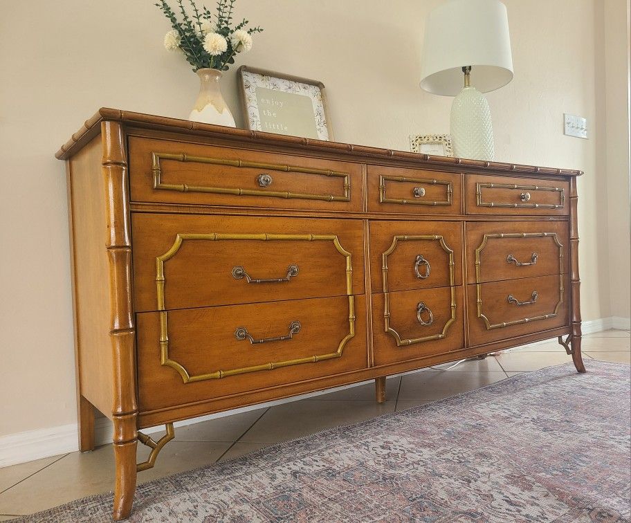 Stunning Vintage MCM Dixie Dresser