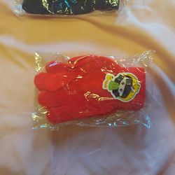 BNWT RED KIDS WINTER GLOVES