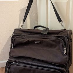 garment bag (travel carrier luggage for suits)