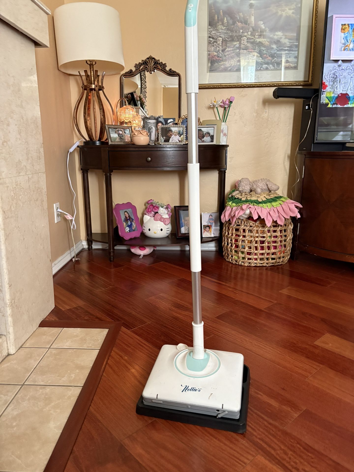 Nellie’s Wow Mop- Cordless, Light-Weight and Rechargeable