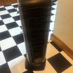Lasko Tower Heater - Near Perfect Condition 