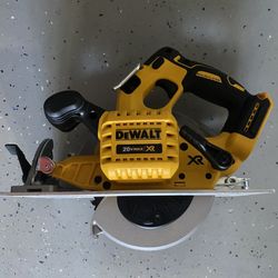 DeWalt 20V MAX XR 7‑1/4″ Brushless Circular Saw (Tool Only) – DCS570
