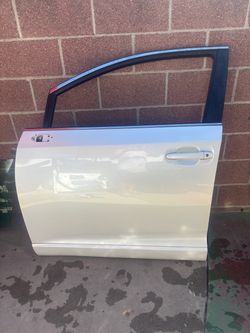 LEFT DRIVER SIDE FRONT DOOR 2012 TOYOTA VENZA (WHITE) WITH HINGES **** NO GLASS”””””.