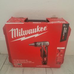 Milwaukee
M12 12-Volt Lithium-Ion Cordless ProPEX Expansion Tool Kit with (2) 1.5Ah Batteries, (3) Expansion Heads and Hard Case