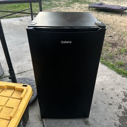 Galanz Mini Fridge