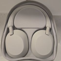 Sony WH-1000XM5 - Like New
