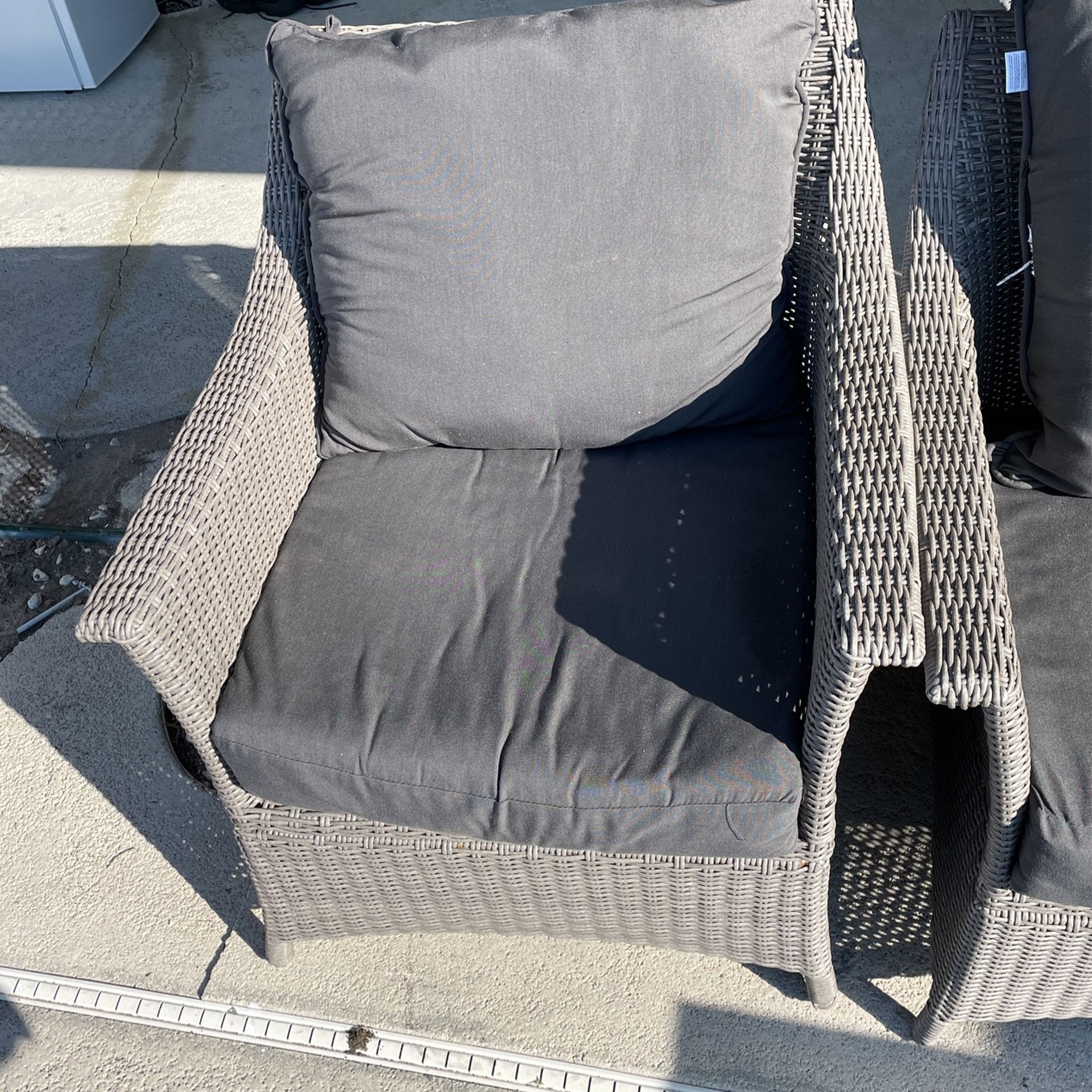 Complete Wicker Patio Set 