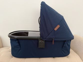 UPPAbaby Bassinet V3 – Noa Navy – Excellent Condition + Dust Bag