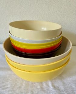 Vintage/Retro Melamine/Plastic Bowls (10-Piece Mixed Lot)