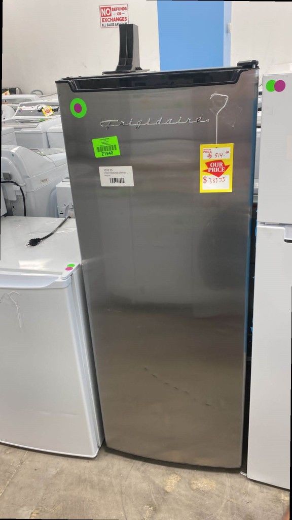 FRIGIDAIRE EFRF694 6.5 cu. ft. Upright Freezer IY for Sale in Austin