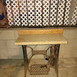 1928 Singer Sewing Machine Metal Frame Granite Table Top With Metal Wheels 