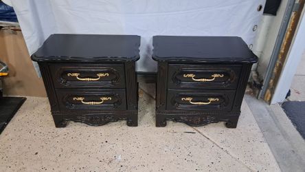 Pair of refurbished mahogany nightstands