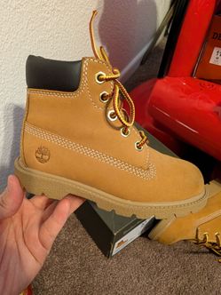 Timberlands Classic toddler shoes size 8.5