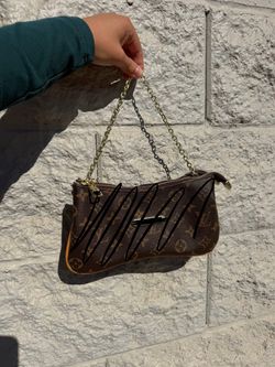 Brown purse / handbag