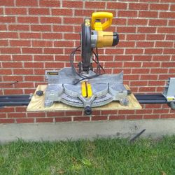 DeWalt Compound Miter Saw And Stand