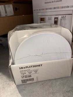 New 18 Piece Dinnerware Set
