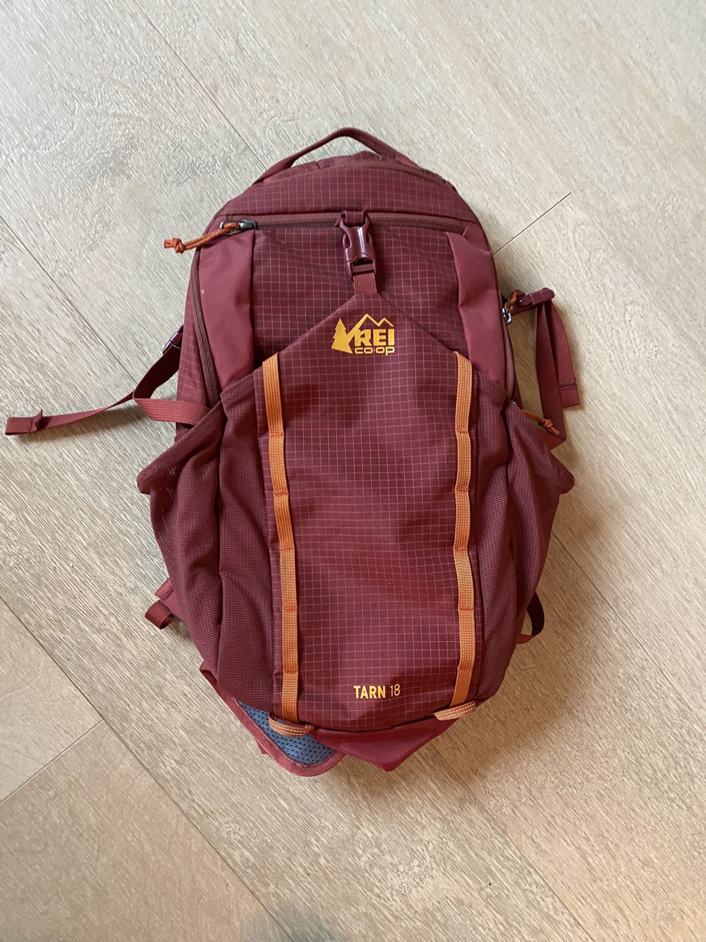 Little Kids REI Tarn 18 Backpack Maroon