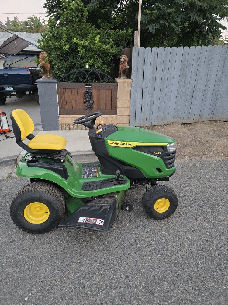 John Deere S120 42" 22 Hp V- Twin Gas Hydrostatic Riding Lawn Mower