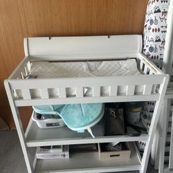 Baby Crib With Changing Table 