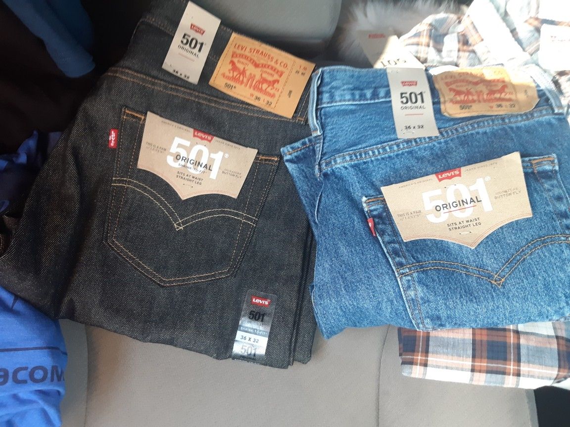 2xl Levi's and Van's t shirts. 36'32's Levi's 501s