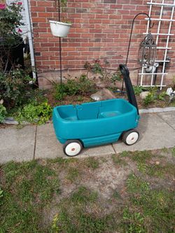 Step 2 green plastic wagon